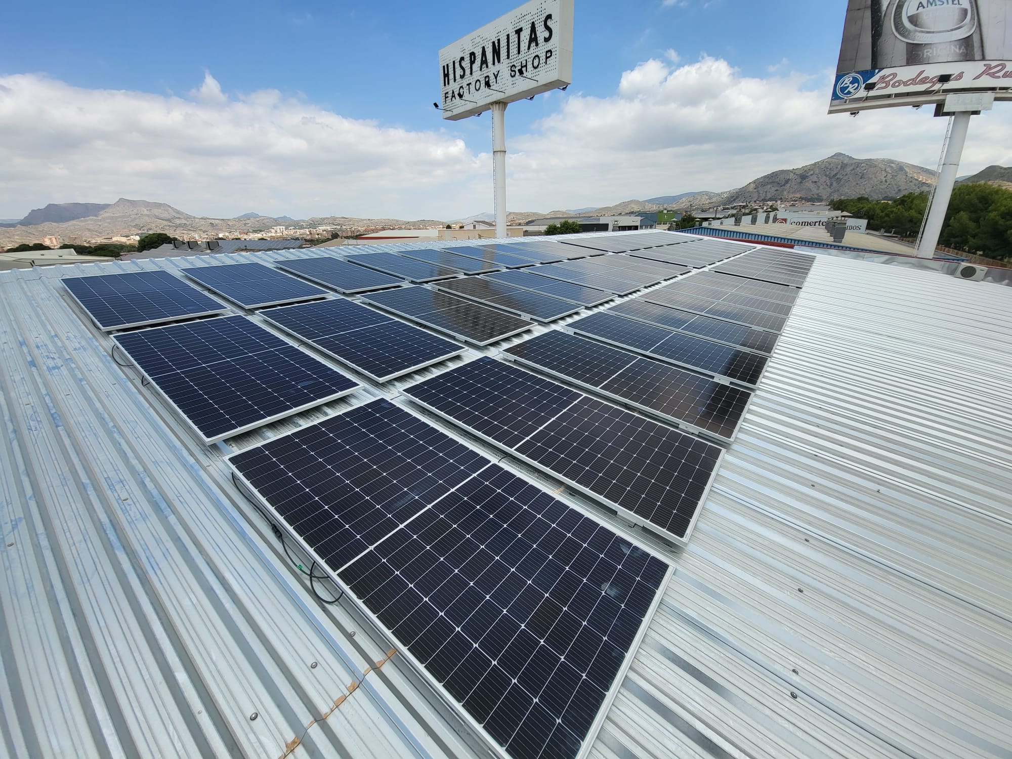 Paneles solares en Emboga